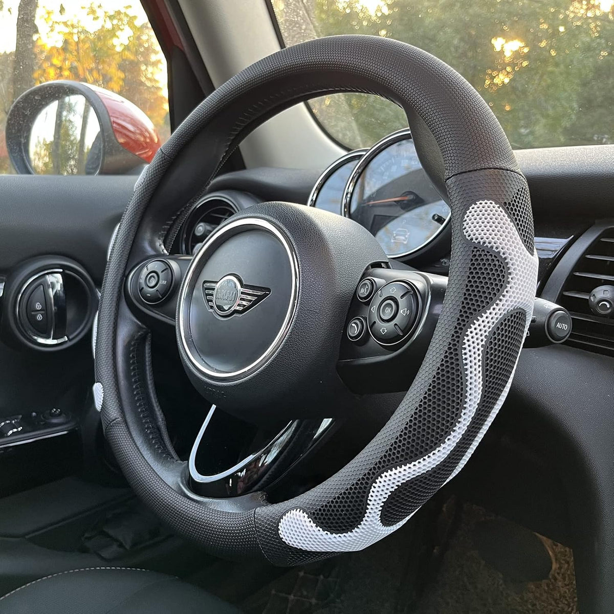 PINCTROT Comfy Grip Steering Wheel Cover, Anti-Slip Design, Universal 14.5-15 Inch(Silicone White)